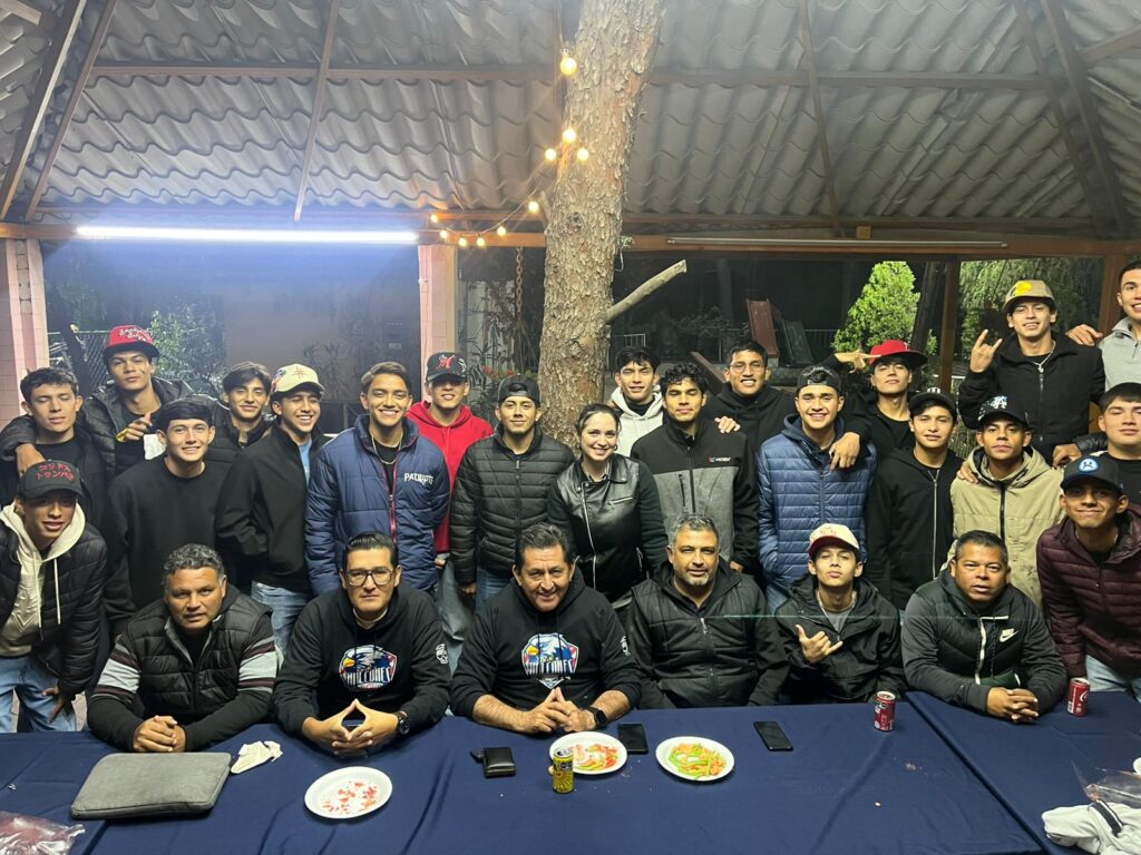 HALCONES DE SALTILLO CELEBRAN CONVIVENCIA AL CIERRE DE LA PRIMERA VUELTA DE LA TEMPORADA 2025-2026