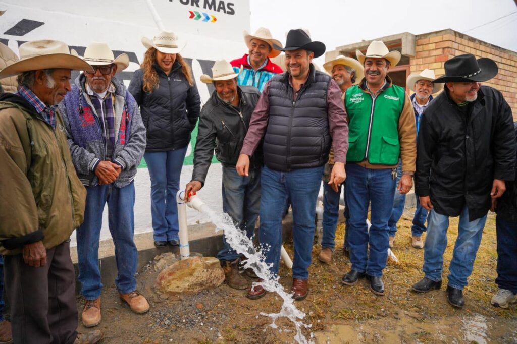 Entregan rehabilitación de tanque de agua en San Juan de Amargos para beneficio de familias rurales