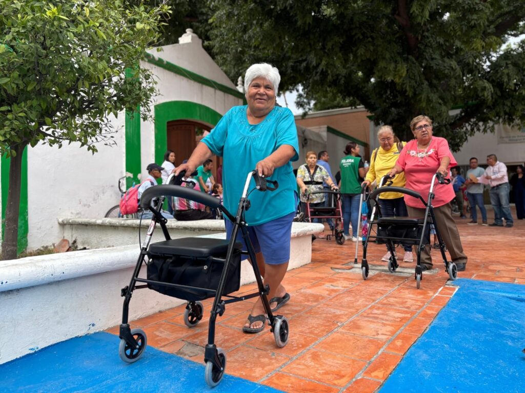 DIF Parras ofrece apoyo con aparatos funcionales y auxiliares visuales