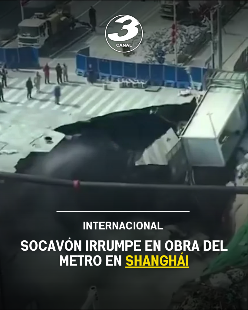 Socavón irrumpe en obra del metro en Shanghái