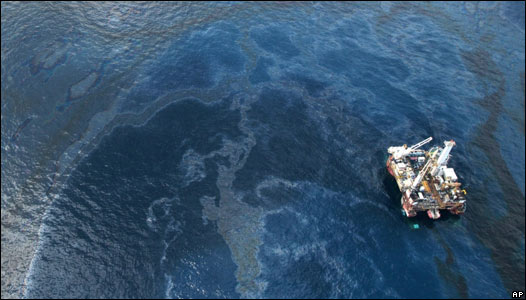 Derrame en el Golfo: Gobierno se deslinda y Marina investiga origen