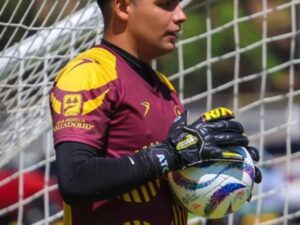 El portero del Atlético Morelia, Antonio Torres, generó polémica en redes sociales