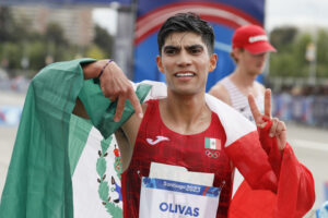 Andrés Olivas apunta al Top 8 en la Copa Mundial de Caminata