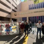 Con nervios y esperanza, trabajadores de AHMSA esperan la venta de la acerera