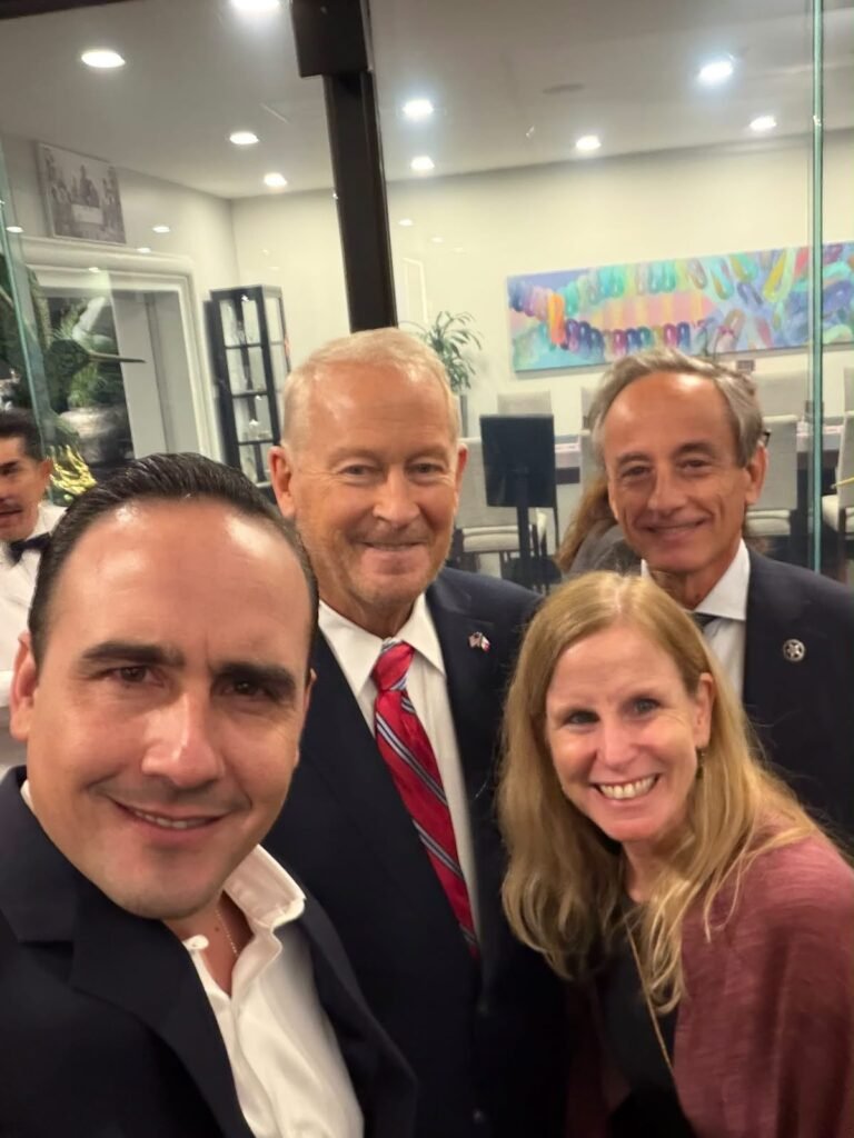 Se reúne Manolo Jiménez con embajador de Estados Unidos en México