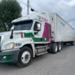 Aseguran tráiler con tres migrantes en Allende